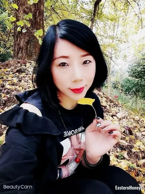Mingyue Profile image 2