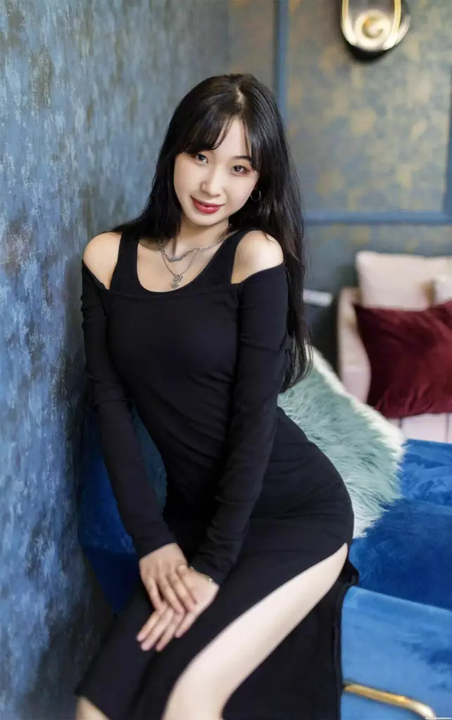 Shuqiong Profile image 4