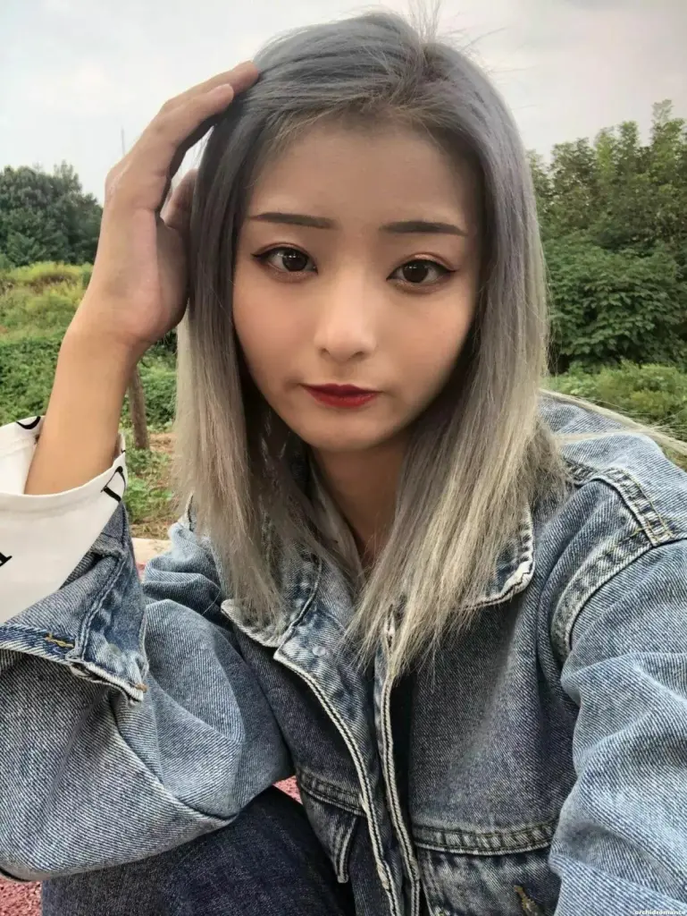 Jingjing Profile image 2