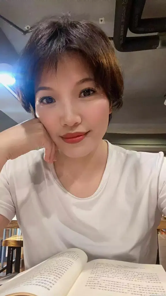 Anna Profile image 1