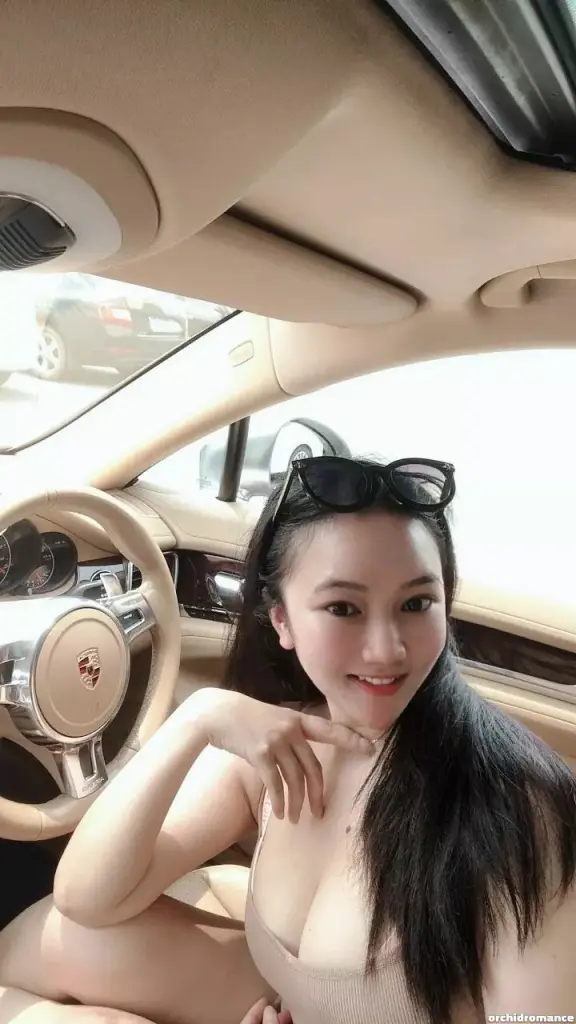 Fengmei Profile image 1