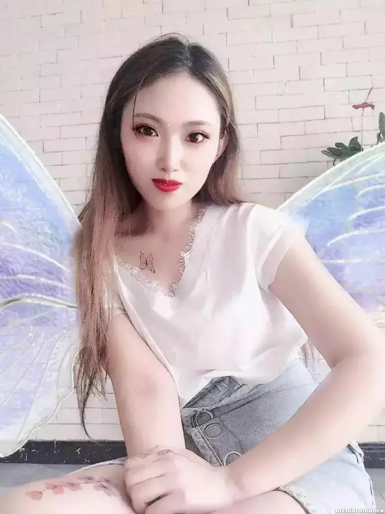 Ling Profile image 2