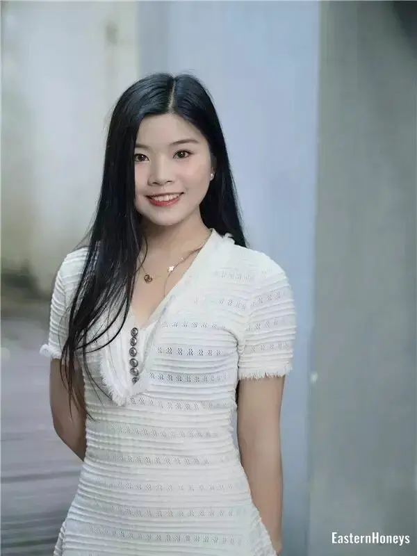 Eva Profile image 3