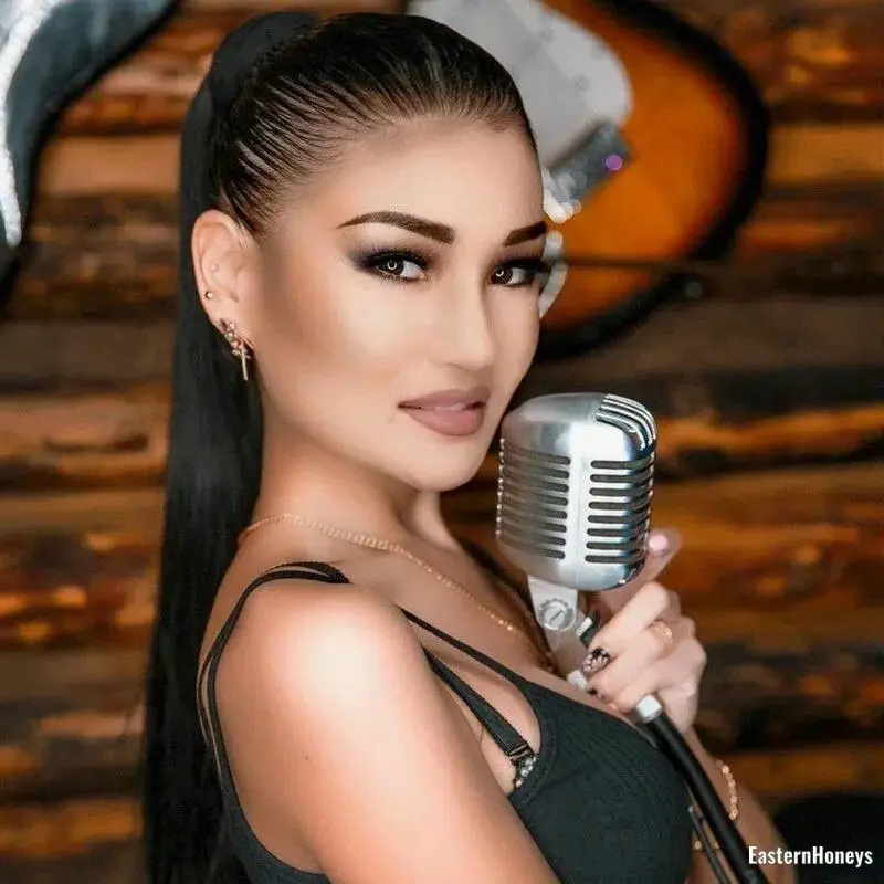 Arina Profile image 4